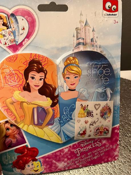 Výtvarné a kreativní potřeby,