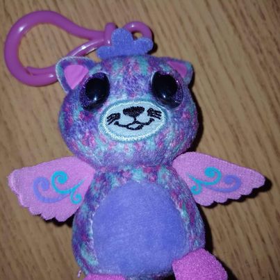 Malý plyšák hatchimals,