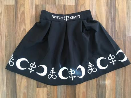 Ghotic/witch krátká sukně, vel m i méně, vada naže, m
