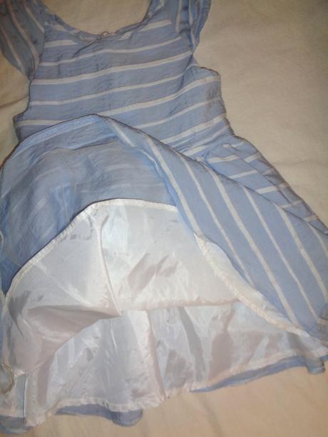 Modrobílé pruhované společenské šaty, primark,122