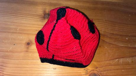 Háčkovaná čepička beruška, <50