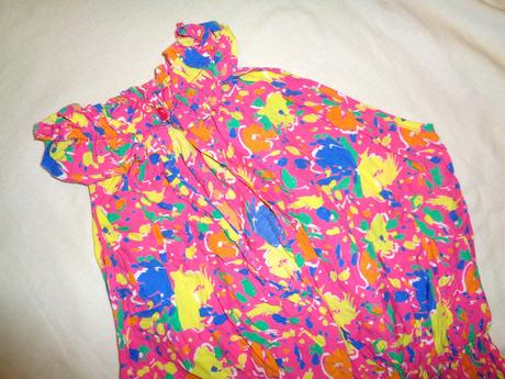 Luxusní pestrý květovaný top, river island,122