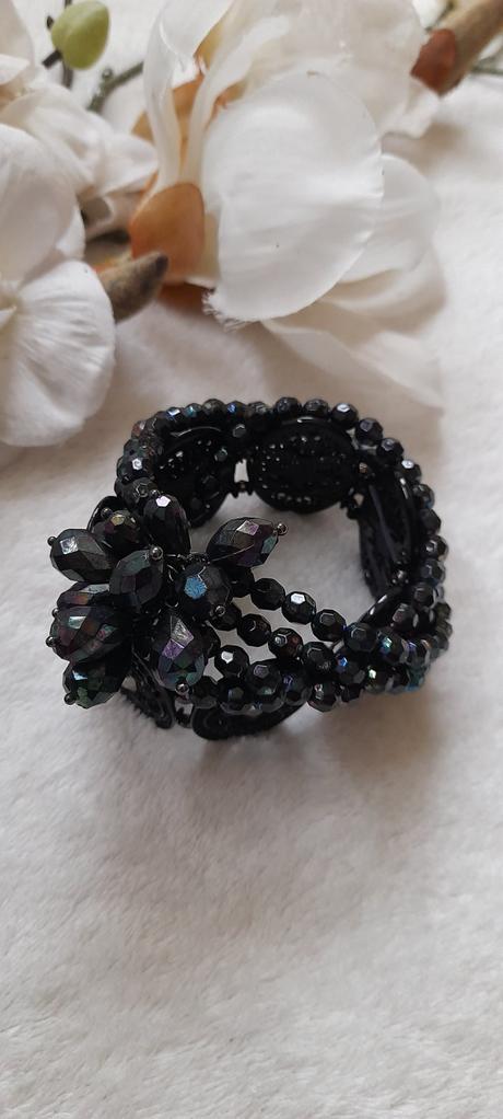 Korálkový elastický náramek s kytičkou, orsay