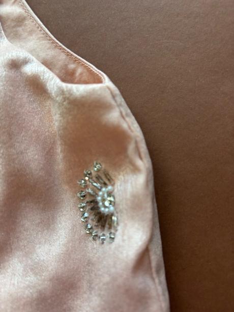 Ob/ šaty společenské meruňkové barvy- v.cca 6/7 le, 122