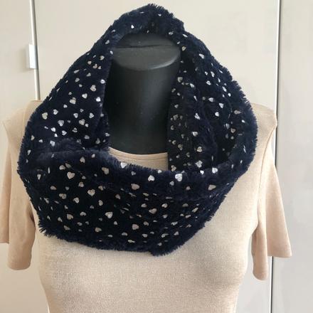 Teply sal tame modry se srdicky topolino, topolino