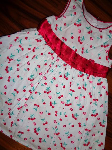 Luxusní slavnostní šaty - srdíčka a třešničky, baby club,74