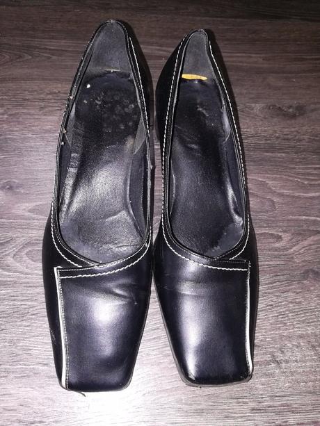 Černé kožené lodičky s bílým detailem, 39