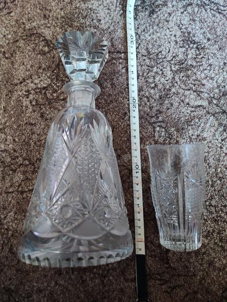 Broušená karafa a skleničky - větší,