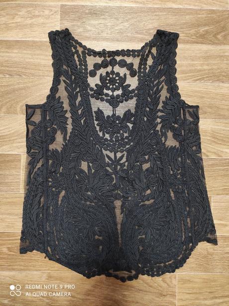 Průsvitné tílko, 38