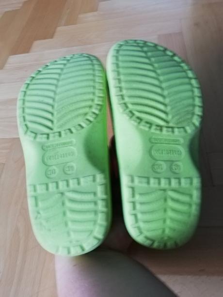 Pantofle k vodě, 30