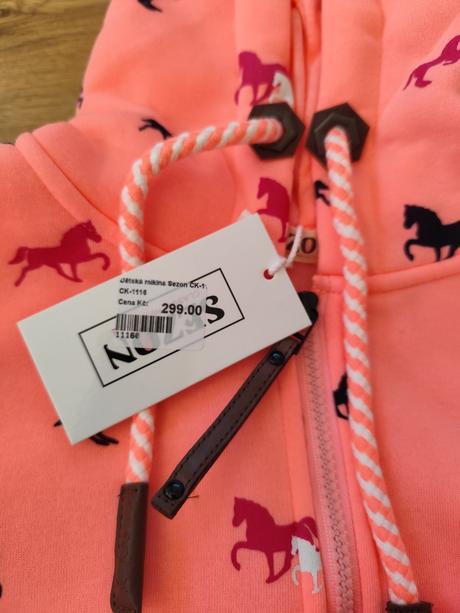 Nenošené mikiny, 152