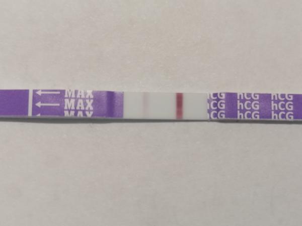 Je čárka na fotce duch nebo slabší čárka?