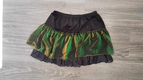 Třpytivá volánková sukně, 134