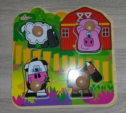 Dřevěná vkládací farma se 4 zvířátky,