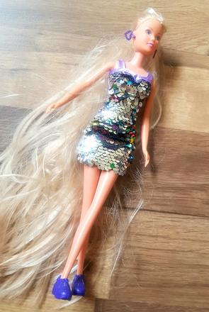 Barbie s měnícími šaty,
