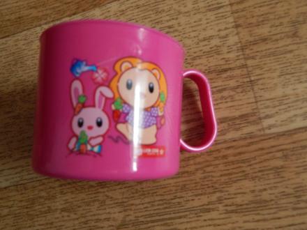 Dětské hrnečky a lahve,