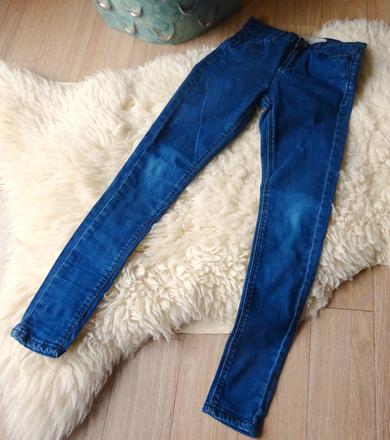 Tmavomodré rifle, 128