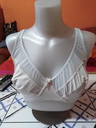 Béžová podprsenka s kosticemi, 75d