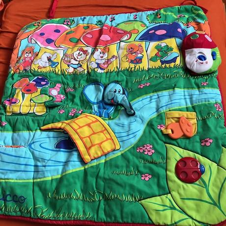 Hraci deka pro miminka, 