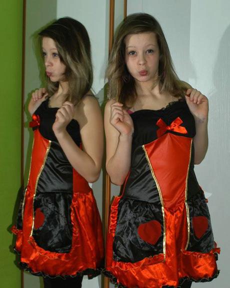 Karnevalové šaty královna z alenky v říši divů,