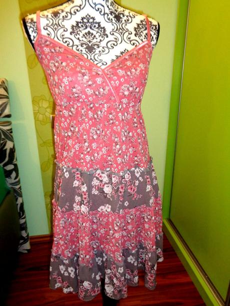 Krásné růžovohnědé květované volánové šaty, colours of the world,m