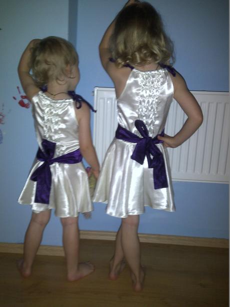 Šatečky pro družičky šampáň - kus 500 kč, 104