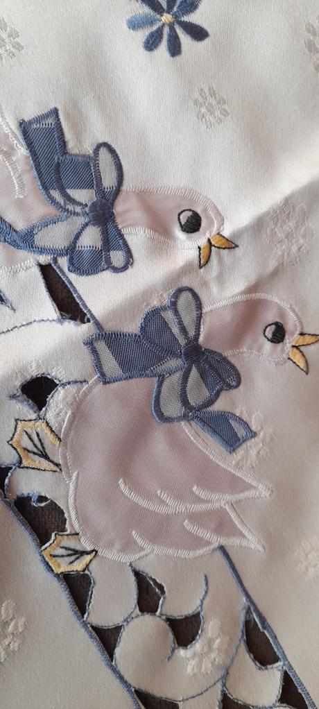 Vyšívaný ubrus velikonoční, 