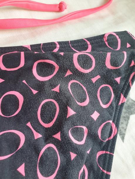 Dívčí plavky, 134