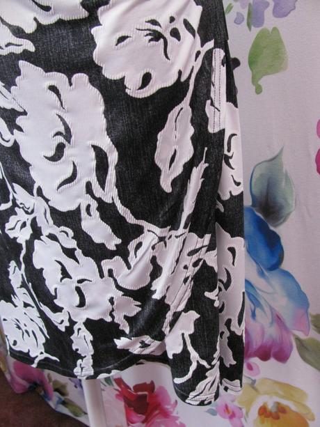 Dámské společenské i letní elastické šaty, 40