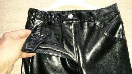 Módní kalhoty z imitace kůže vel 4-5 let, tesco,110