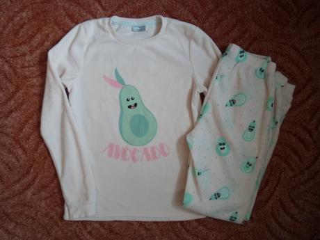 Růžové pyžamo avokádo, 158