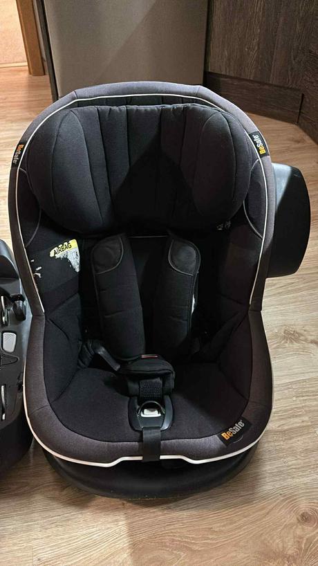 Autosedačka se základnou, 
