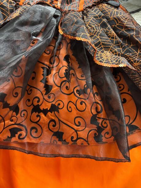 An26/ kostým čarodějka delux - v.cca 4/6 let, 