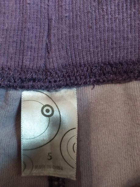 Fialové tepláky, 110