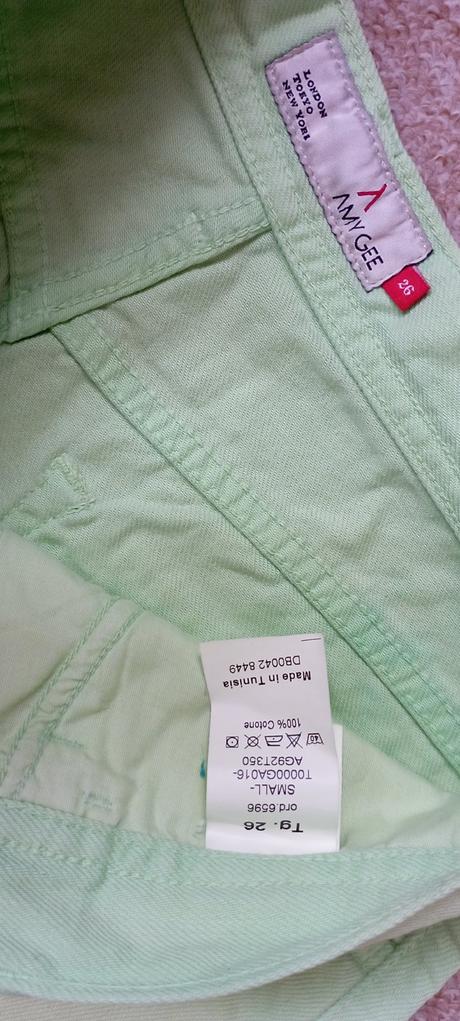 Zelené šortky zn."amy gee" vel."26/s", 26