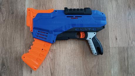 Nerf rukkus zbraň - hračka.,