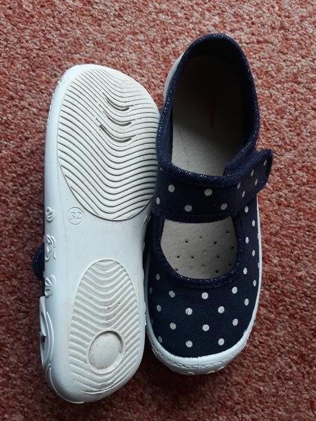 Dívčí tenisky, 32