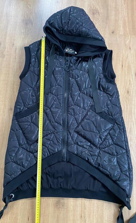 Krásná černá vesta, m