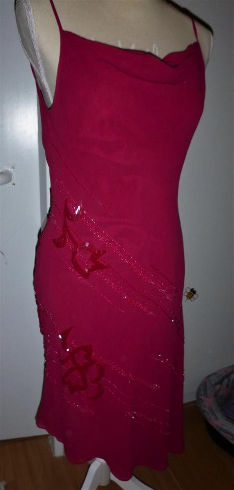 Asymetrické šaty malinové-jemně zdobené - vel.m, m