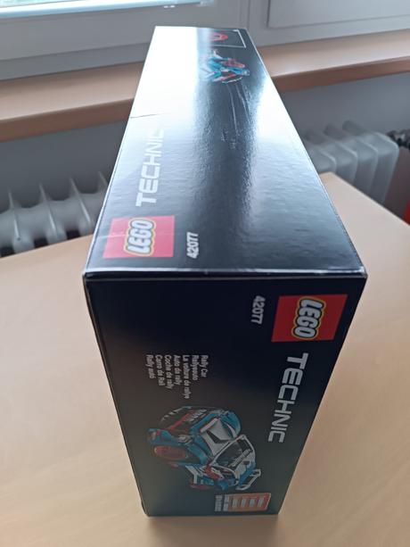 Lego technic 42077 závodní auto,