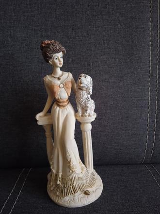 Socha dáma s pejskem, 