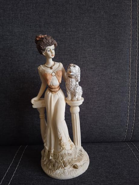 Socha dáma s pejskem, 