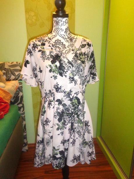 Krásné květované šaty, river island,44