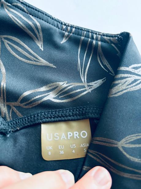 D38/ legíny 3/4 černé s ornamenty - v.xs/s, usa pro,xs