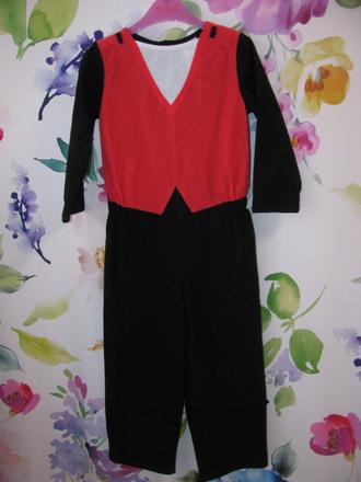 Karnevalový kostým- overal sluha, upír apod., 