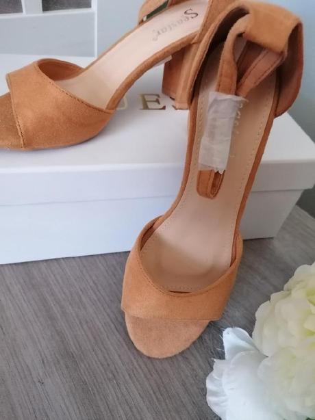 Hořčicové sandály, 36