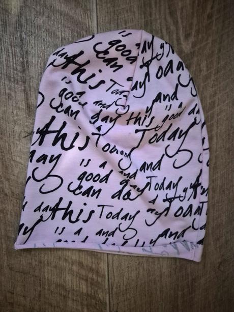 Dívčí slabá čepice s převisem, s