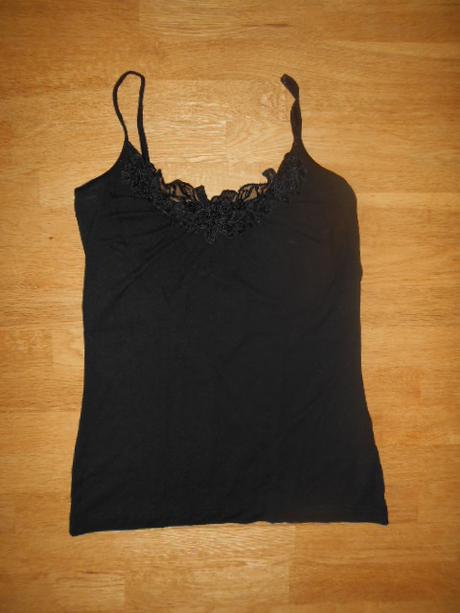 Dámské,dívčí trika vel.s 2 kusy, s