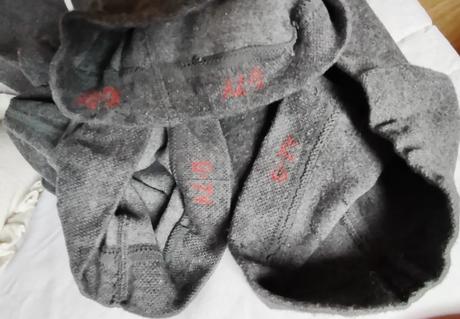 Troje šedé punčocháče, 122