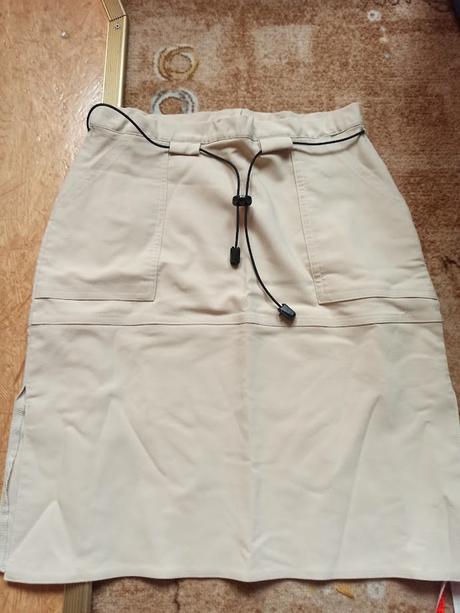 Šaty, sukně, triko a kalhoty, m